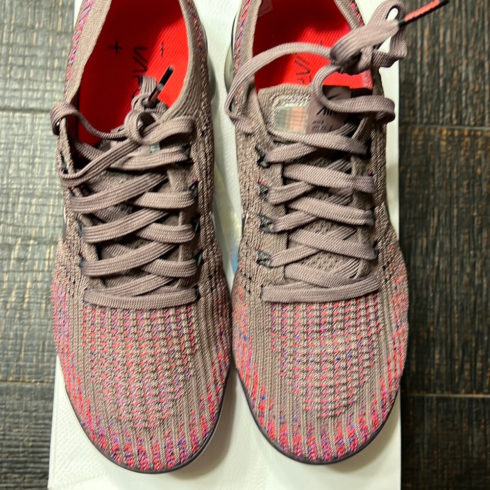 Nike Women's Sneakers in Pink and Brown